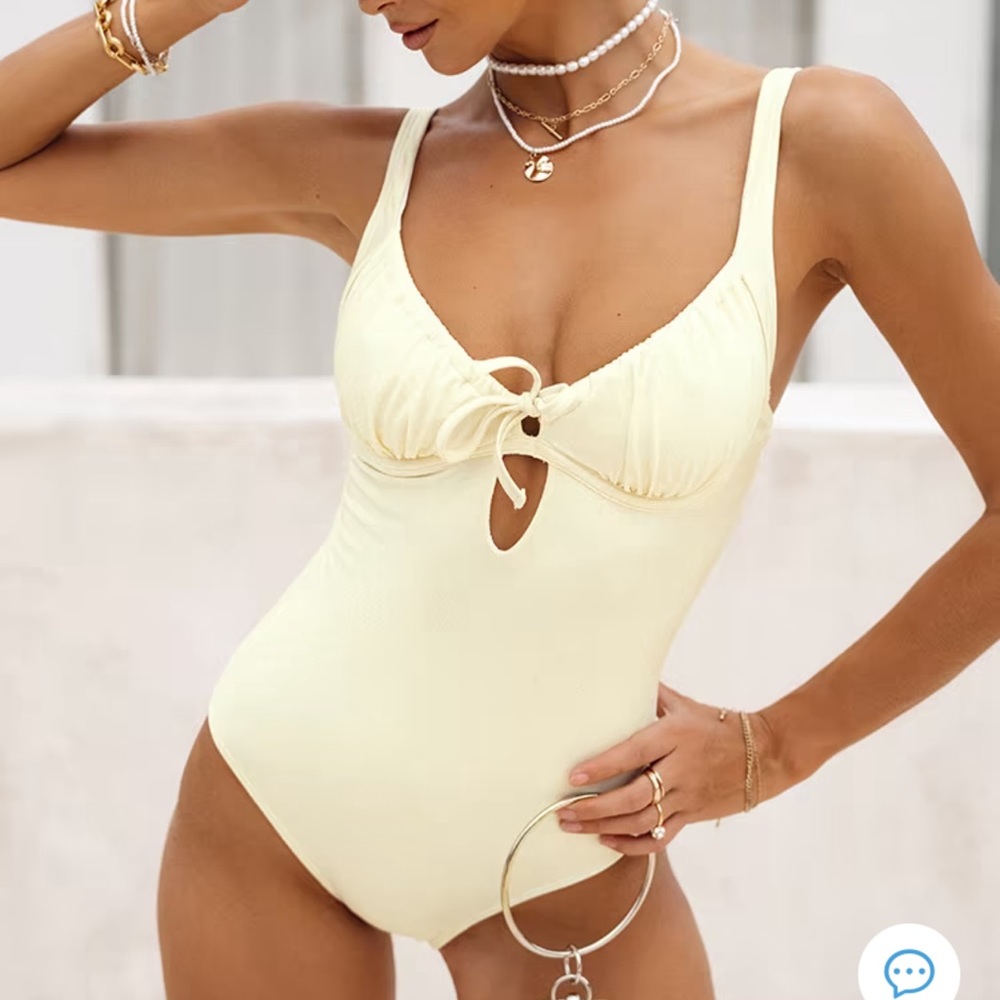 Keyhole one piece swimsuit